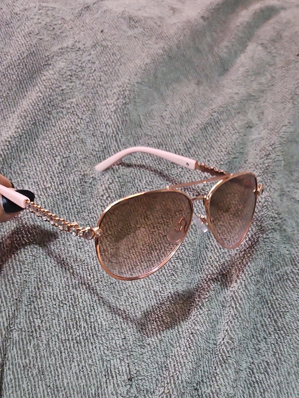 Stylish Gold Aviator Sunglasses with Pink Temples